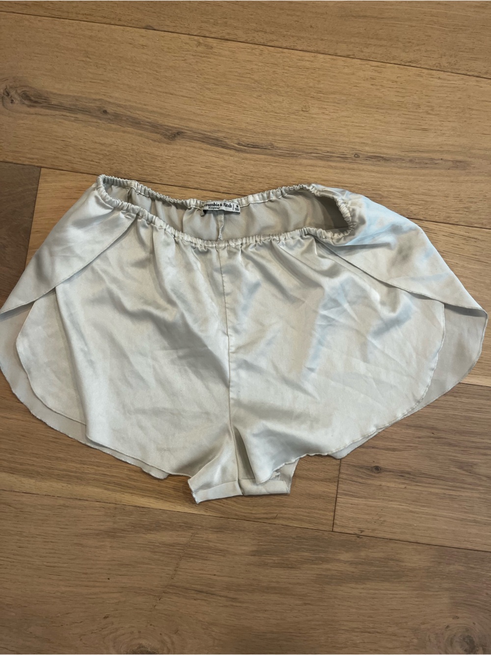 Abercrombie Silky Ivory Women’s Flow Shorts